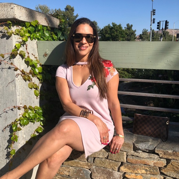 Blush shift minidress with floral patchwork design - Picture 6 of 8